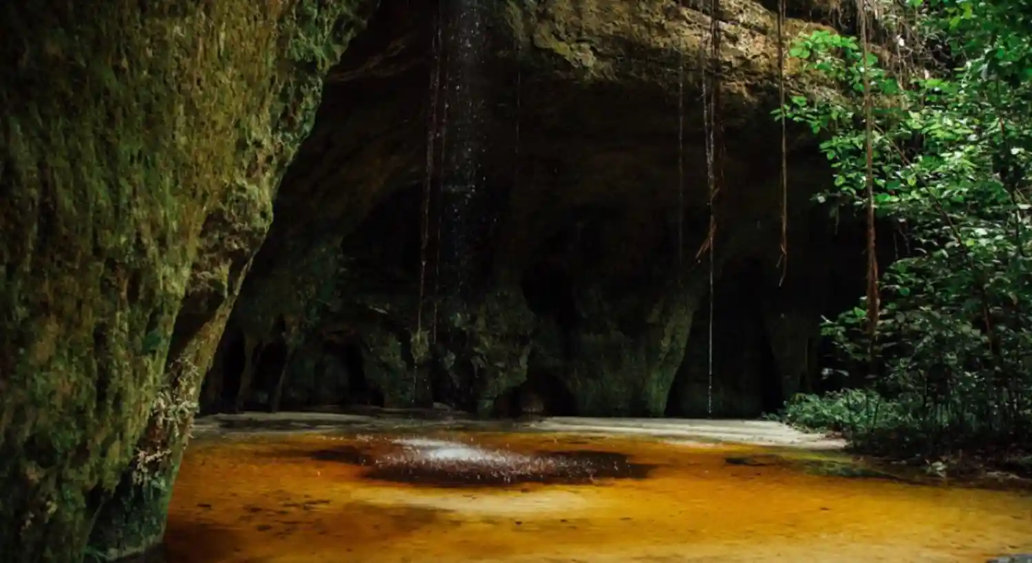 Como as cavernas de calcário da Serra dos Carajás revelam segredos geológicos e fósseis milenares da Amazônia setentrional